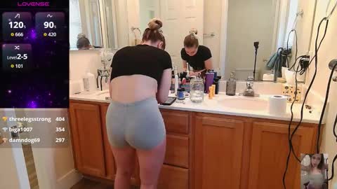 Snapshot of blondiebubblebooty chatting on 29, 10, 2025 Bubbles online show from 29, 10, 2025