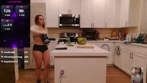 Snapshot of blondiebubblebooty chatting on 31, 10, 2025 Bubbles online show from 31, 10, 2025