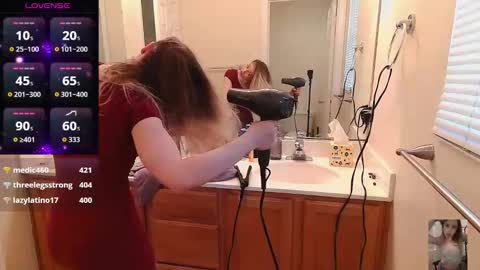 Snapshot of blondiebubblebooty chatting on 1, 11, 2025 Bubbles online show from 1, 11, 2025