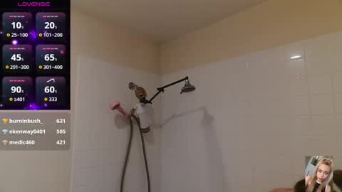 Snapshot of blondiebubblebooty chatting on 3, 11, 2025 Bubbles online show from 3, 11, 2025