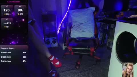 Snapshot of blondiebubblebooty chatting on 4, 11, 2025 Bubbles online show from 4, 11, 2025