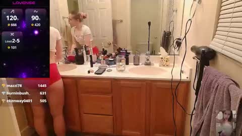 Snapshot of blondiebubblebooty chatting on 6, 11, 2025 Bubbles online show from 6, 11, 2025