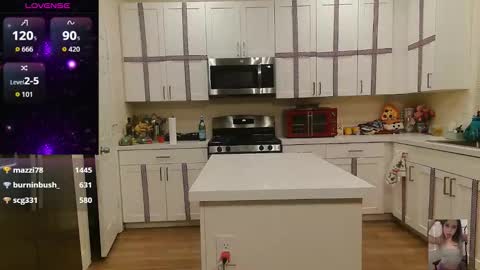 Snapshot of blondiebubblebooty chatting on 12, 11, 2025 Bubbles online show from 12, 11, 2025