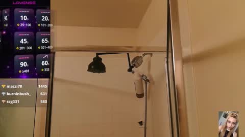 Snapshot of blondiebubblebooty chatting on 12, 11, 2025 Bubbles online show from 12, 11, 2025