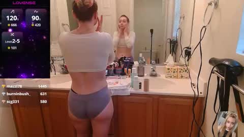 Snapshot of blondiebubblebooty chatting on 14, 11, 2025 Bubbles online show from 14, 11, 2025