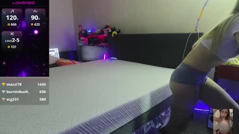 Snapshot of blondiebubblebooty chatting on 15, 11, 2025 Bubbles online show from 15, 11, 2025