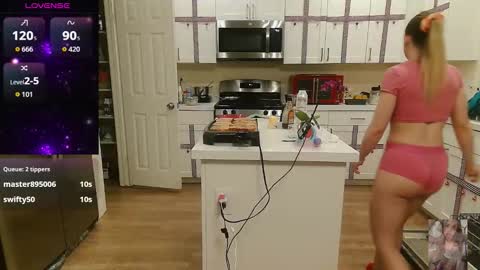 Snapshot of blondiebubblebooty chatting on 17, 11, 2025 Bubbles online show from 17, 11, 2025