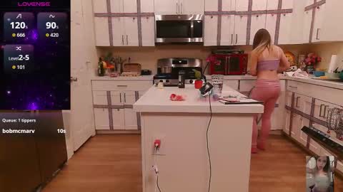Snapshot of blondiebubblebooty chatting on 19, 11, 2025 Bubbles online show from 19, 11, 2025