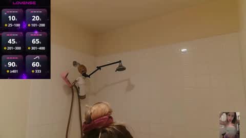 Snapshot of blondiebubblebooty chatting on 24, 11, 2025 Bubbles online show from 24, 11, 2025