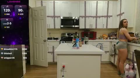 Snapshot of blondiebubblebooty chatting on 4, 12, 2025 Bubbles online show from 4, 12, 2025