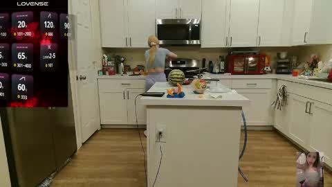 Snapshot of blondiebubblebooty chatting on 5, 6, 2026 Bubbles online show from 5, 6, 2026