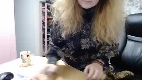 Snapshot of blondmilfs chatting on 15, 1, 2025 BlondMILfs online show from 15, 1, 2025