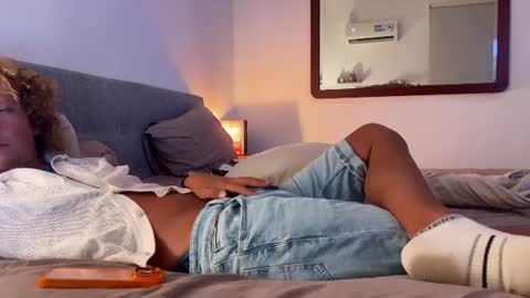 Blond and curly online show from 16, 7, 2026