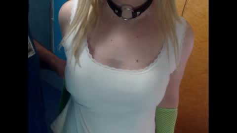 Snapshot of blontsex chatting on 7, 2, 2025 Blontsex online show from 7, 2, 2025