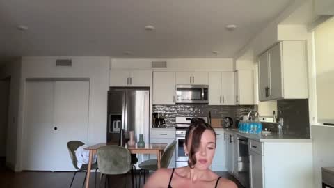 Emma Bloom online show from 24, 10, 2025