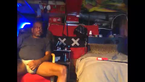 Snapshot of blowfly chatting on 25, 11, 2025 BLOWFLY online show from 25, 11, 2025