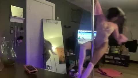 Snapshot of blowsomebabyxo chatting on 22, 5, 2026 Leeah online show from 22, 5, 2026