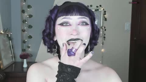 sophie  online show from 19, 12, 2025