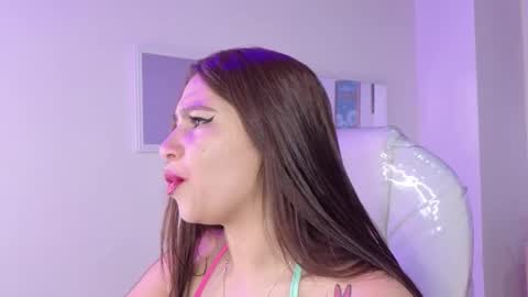 Snapshot of bluee_hazell chatting on 18, 12, 2025 online show from 18, 12, 2025