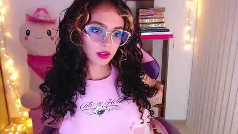 Snapshot of bluee_v chatting on 17, 1, 2026 Im Abril .. Nice to meet you thumb up me please its important INDEPENDENT MODEL online show from 17, 1, 2026