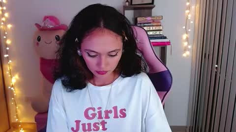 Snapshot of bluee_v chatting on 6, 2, 2026 Im Abril .. Nice to meet you thumb up me please its important INDEPENDENT MODEL online show from 6, 2, 2026