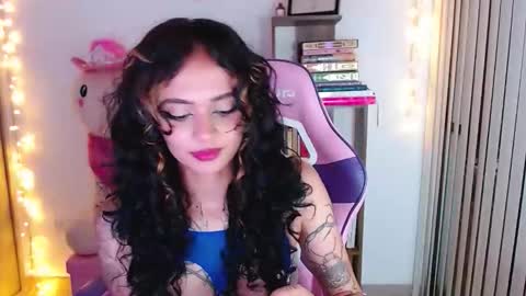 Snapshot of bluee_v chatting on 6, 3, 2026 Im Abril .. Nice to meet you thumb up me please its important INDEPENDENT MODEL online show from 6, 3, 2026