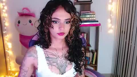 Snapshot of bluee_v chatting on 22, 3, 2026 Im Abril .. Nice to meet you thumb up me please its important INDEPENDENT MODEL online show from 22, 3, 2026