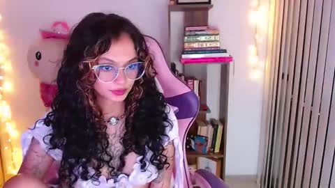 Snapshot of bluee_v chatting on 27, 3, 2026 Im Abril .. Nice to meet you thumb up me please its important INDEPENDENT MODEL online show from 27, 3, 2026