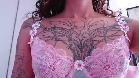 Snapshot of bluee_v chatting on 3, 4, 2026 Im Abril .. Nice to meet you thumb up me please its important INDEPENDENT MODEL online show from 3, 4, 2026