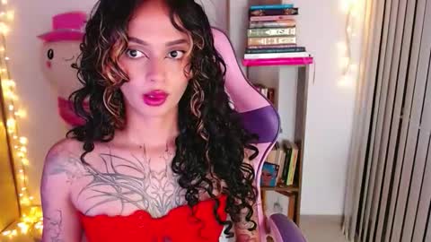Snapshot of bluee_v chatting on 23, 4, 2026 Im Abril .. Nice to meet you thumb up me please its important INDEPENDENT MODEL online show from 23, 4, 2026