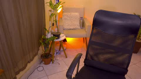 Snapshot of blueflora chatting on 9, 4, 2026 FLORAA online show from 9, 4, 2026