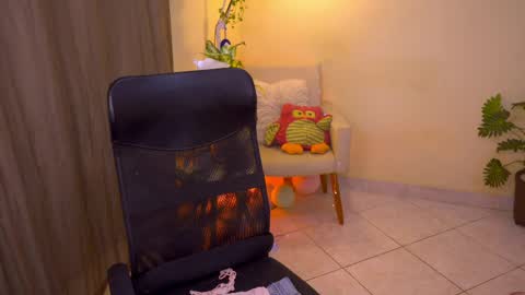 Snapshot of blueflora chatting on 15, 5, 2026 FLORAA online show from 15, 5, 2026