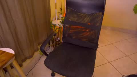 Snapshot of blueflora chatting on 28, 6, 2026 FLORAA online show from 28, 6, 2026