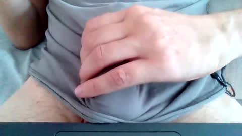 Snapshot of bluegum00 chatting on 25, 10, 2025 bluegum00 online show from 25, 10, 2025