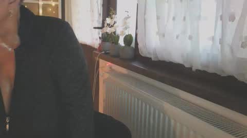 Snapshot of blueskysierra chatting on 30, 11, 2025 Sierra online show from 30, 11, 2025