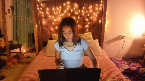 Snapshot of blumasweet chatting on 4, 3, 2025 Bluma Sweet online show from 4, 3, 2025