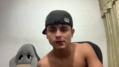 Bob  INDEPENDENT MODEL online show from 22, 12, 2024