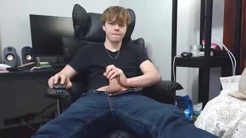 Snapshot of bobby72738 chatting on 8, 4, 2026 bobby72738 online show from 8, 4, 2026