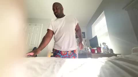 Snapshot of bobbyjones88034 chatting on 6, 11, 2025 Luv bug online show from 6, 11, 2025