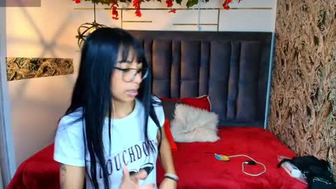 Snapshot of bonie_wills chatting on 6, 4, 2026 BONIE WILLS online show from 6, 4, 2026
