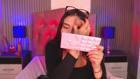 Snapshot of bonnali_lune chatting on 7, 11, 2025 bonnali_lune online show from 7, 11, 2025