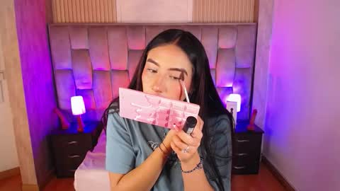 Snapshot of bonnali_lune chatting on 8, 11, 2025 bonnali_lune online show from 8, 11, 2025