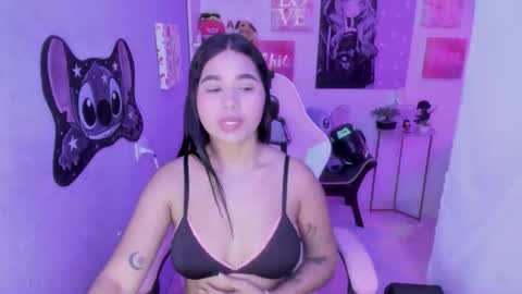 Snapshot of bonnie_benet chatting on 5, 4, 2026 Bonnie online show from 5, 4, 2026