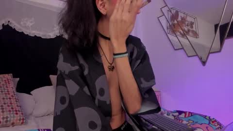   online show from 18, 10, 2025