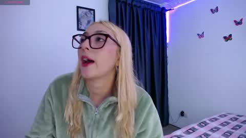 Snapshot of bonny_clyde_xx_ chatting on 23, 4, 2026 Soffy Brooks Independent model online show from 23, 4, 2026