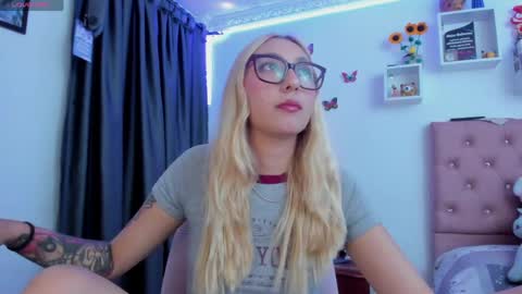 Snapshot of bonny_clyde_xx_ chatting on 19, 5, 2026 Soffy Brooks Independent model online show from 19, 5, 2026