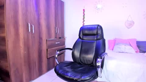 sofia  online show from 17, 12, 2025