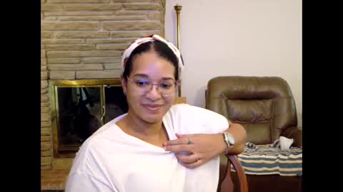 Queen Bon Vivantt online show from 19, 12, 2025