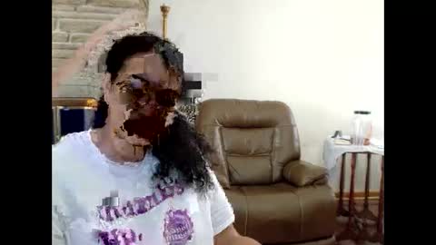 Snapshot of bonvivantb chatting on 5, 1, 2026 Queen Bon Vivantt online show from 5, 1, 2026