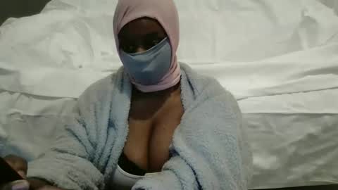 Snapshot of boobsguyz chatting on 2, 11, 2025 boobsguyz online show from 2, 11, 2025